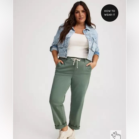 torrid Pants - sz 2 TORRID Pull-On Weekend Straight Stretch Twill Pant NEW Dark Forest green
